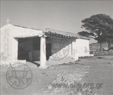 Εκκλησάκι.