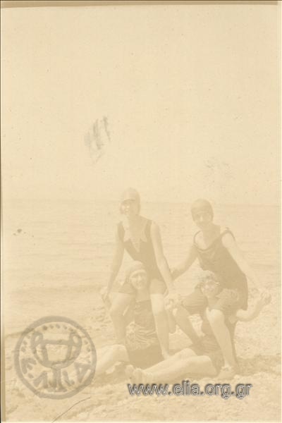 Lela Isaϊa-Stratigi with friends on the beach.