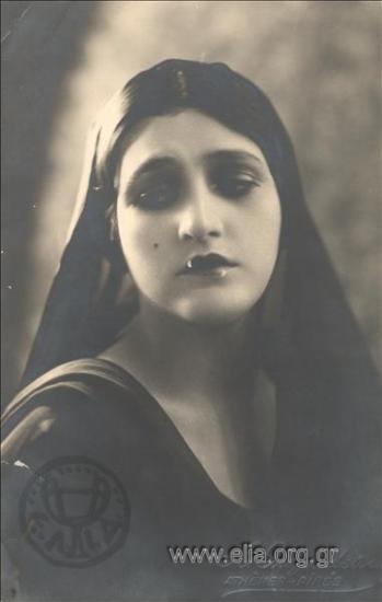 Portrait of a woman.