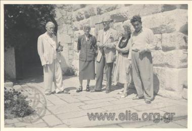 Ο Θράσος Καστανάκης το ζεύγος  Romuald και Berthe Dor de la Souchère και δύο άγνωστοι.