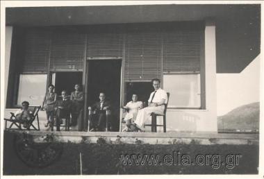 Ο Στράτης Μυριβήλης, η Ελένη Χαλκούση, ο Γιώργος Θεοτοκάς και ο Ηλίας Βενέζης.