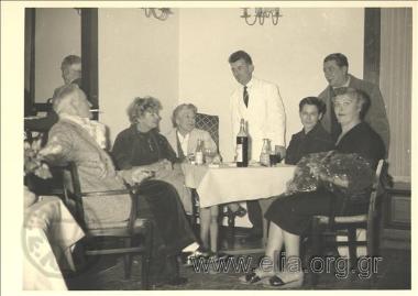 Το ζεύγος Θράσου  και Ελπίδας Καστανάκη, το ζεύγος  Romuald και Berthe  Dor de la Souchère και άγνωστη.