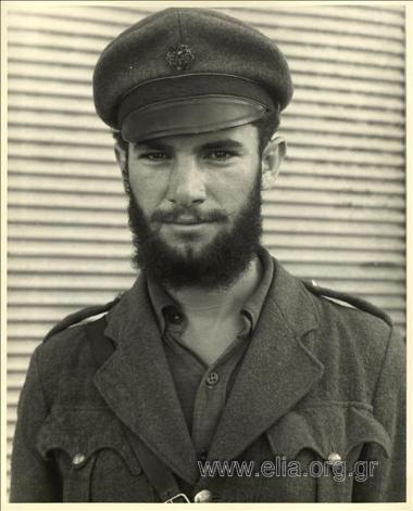 Απελευθέρωση, στο αρχηγείο του ΕΛΑΣ. Πορτραίτο αντάρτη.