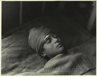 Νεαρό θύμα των Δεκεμβριανών. 