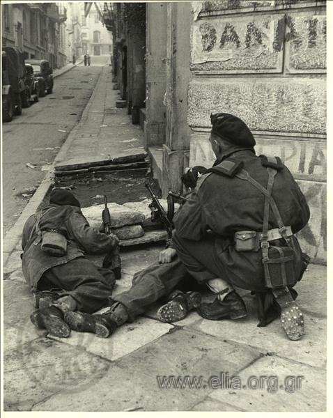 Dekemvriana (December clashes). British soldiers covering the roads leading to Great Britain Hotel. 