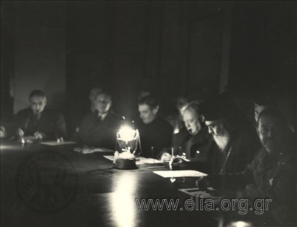 December 26. Meeting at the Ministry of Foreign Affairs of delegates of all political forces of the country in the presence of Winston Churchill. Electricity in the city was cut off and the meeting was lit by storm lanterns, as testified by the photograph