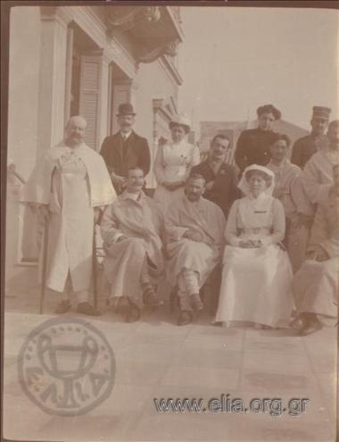 Group portrait in a hospital (?)