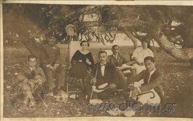 Ομαδικό πορτραίτο στην εξοχή.
