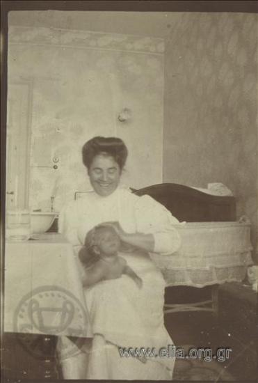 Caux , Nikolas Kalas (1907-1988), baby, at bath time