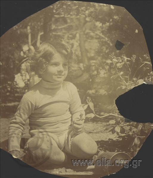 Ο Νικόλας Κάλας (1907-1988), παιδί, στον Εθνικό Κήπο.