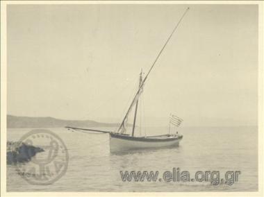 Βάρκα με την ελληνική σημαία.