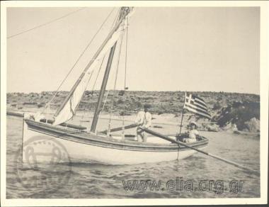 Ο Νικόλας Κάλας (1907-1988), παιδί, σε βάρκα.