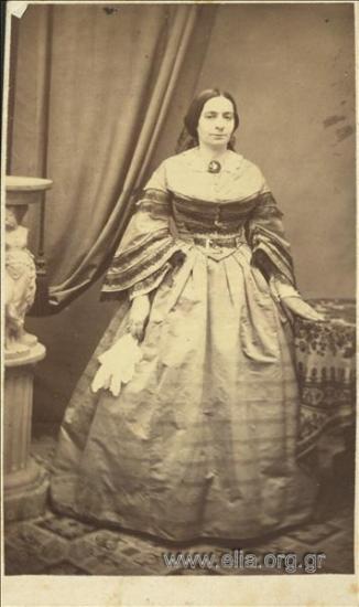 Ολόσωμο πορτραίτο γυναίκας.