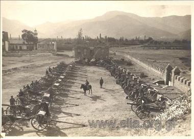 Εγκαταλειμένα κανόνια μέσα στο κάστρο.