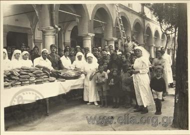 Greek occupation of Smyrna. The Red Cross distributing food during the Easter festival