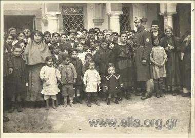 Greek  occupation of Smyrna. Distribution of medicine at the Greek  hospital