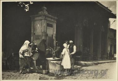 Greek  occupation of Smyrna. Natives at the spring