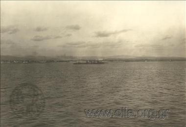 15 Νοεμβρίου. Παραπομπή του βουλγαρικού στρατού από τη Θεσσαλονίκη στην Αλεξανδρούπολη. Ανιχνευτικό και τορπιλλοβόλο πλοίο του ελληνικού στόλου.