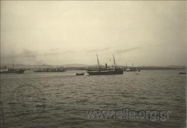 The arrival of transport ships at the port of Dedegac. At right, the steamship 