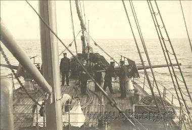 15 Νοεμβρίου. Παραπομπή του βουλγαρικού στρατού από τη Θεσσαλονίκη στην Αλεξανδρούπολη. Πλήρωμα στην πλώρη του 