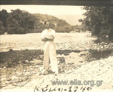 Άνδρας στην εξοχή.