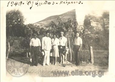 Οξυλιθος, συντροφιά σε κήπο.