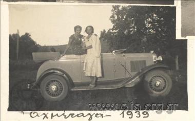 Δύο γυναίκες σε αμάξι.