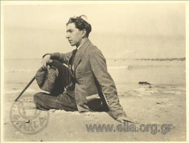 Πορτραίτο του Θράσου Καστανάκη (1901-1967) στην ακτή.