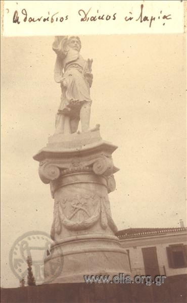 Το άγαλμα του Αθανάσιου Διάκου.
