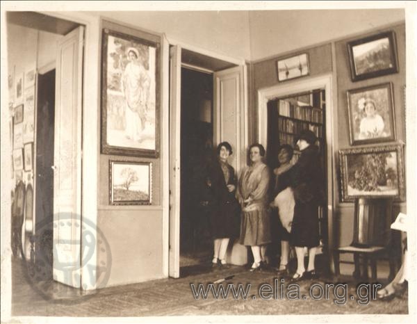 Thaleia Flora Karavia (Siatista 1871-Athens 1960) with company in her house