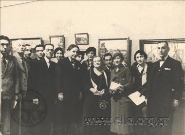 Painting exhibition in Parnassos (?) Hall. In the middle, Thaleia Flora Karavia. To her left, Sotiris Skipis