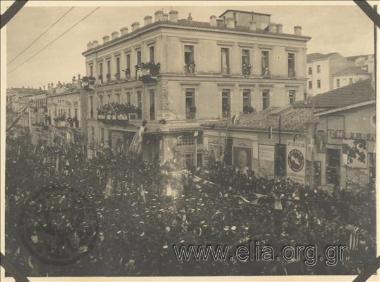 Επάνοδος του Βασιλέως Κωνσταντίνου Β'.