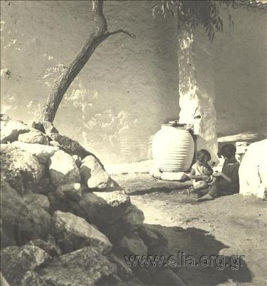 Children and pithos