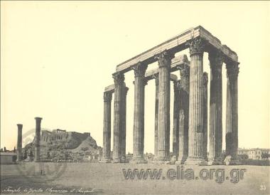 Οι στήλες του Ολυμπίου Διός, στο βάθος η Ακρόπολη.