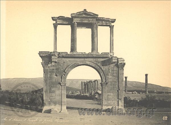 Η Πύλη του Ανδριανού και οι Στήλες του Ολυμπίου Διός.