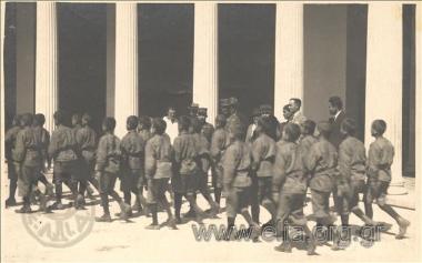 Παρέλαση παιδιών μπροστά στο Νικόλαο Πλαστήρα.