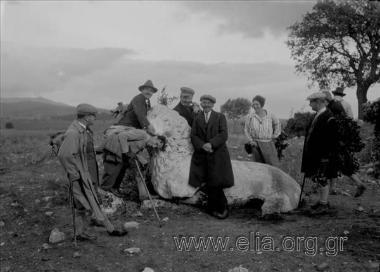 A group of friends at the lion of Kantza. Iris Miliaraki can also be seen.