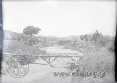 Ξύλινη γέφυρα στον Αλφειό.