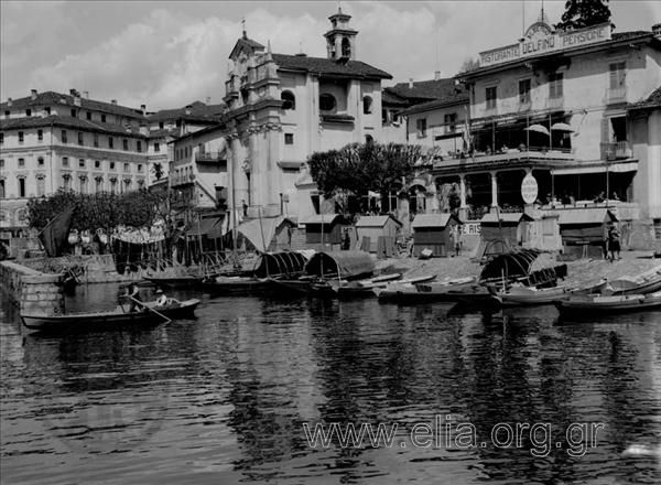 Εκδρομή Ιταλίας, 7-18 Απριλίου 1928, 287η εκδρομή Οδοιπορικού συλλόγου. Lago Maggiore: ξενοδοχεία στην Isola Bella (διακρίνεται το Albergo Delfino).