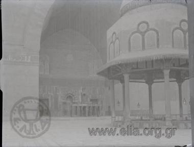 Εσωτερικό του τζαμιού Sultan Hassan.