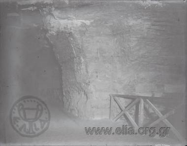 Saqqarah: το Serapeum, ταφικό μνημείο αποτελούμενο από υπόγειες σήραγγες λαξευμένες σε βράχο, που συνδέεται με τη λατρεία της ταυρόμορφης θεότητας Apis.