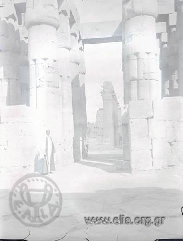 Luxor: ο κεντρικός διάδρομος του αρχαίου ναού.