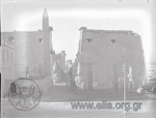 Luxor: άποψη του Πρώτου Πυλώνα.