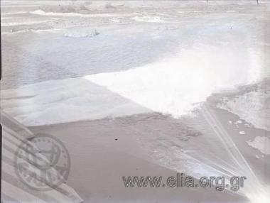 Το φράγμα στο Ασσουάν (Aswan). Κατασκευάστηκε από το Βρετανούς (1889-1902) και ανυψώθηκε δύο φορές (1907–1912 και 1929–1933).