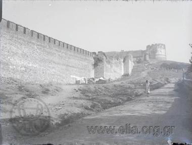 Τα τείχη της 'Ανω Πόλης.