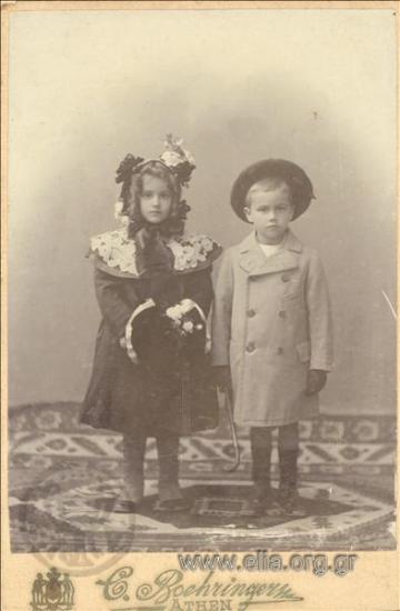 Ο Αλέκος και η Ελένη Γ. Λεβίδη, παιδιά.