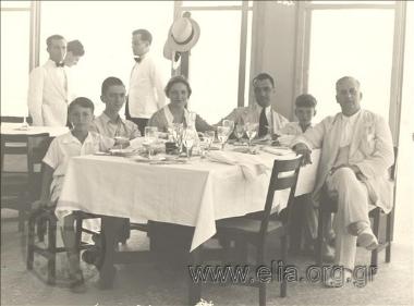 Sofoklis Venizelos with members of his Government.