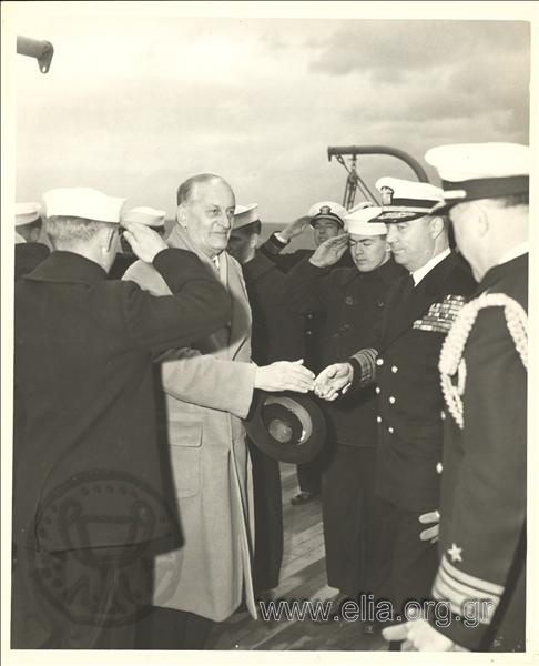 Επίσκεψη του Γεράσιμου Β. Βασιλειάδη σε πλοίο του Αμερικανικού Πολεμικού Ναυτικού.