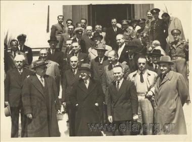 Sofoklis Venizelos with members of his Government.