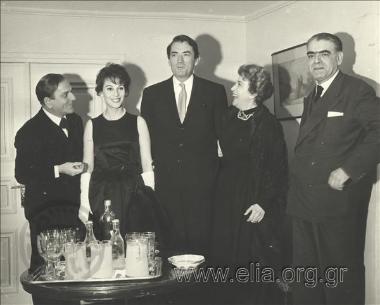 Αλέξης Μινωτής, Gregory Peck, Κατίνα Παξινού, Αιμίλιος Χουρμούζιος.